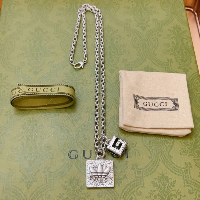 G*u*i necklaces